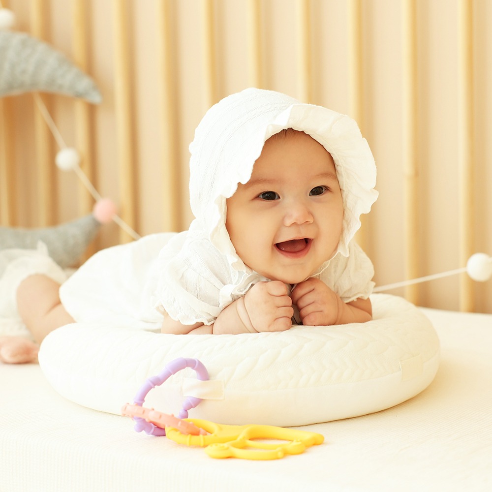 新生儿 Termy 时间垫 - 象牙色月形防反流枕宝宝抱枕触觉公仔玩具50天拍摄
